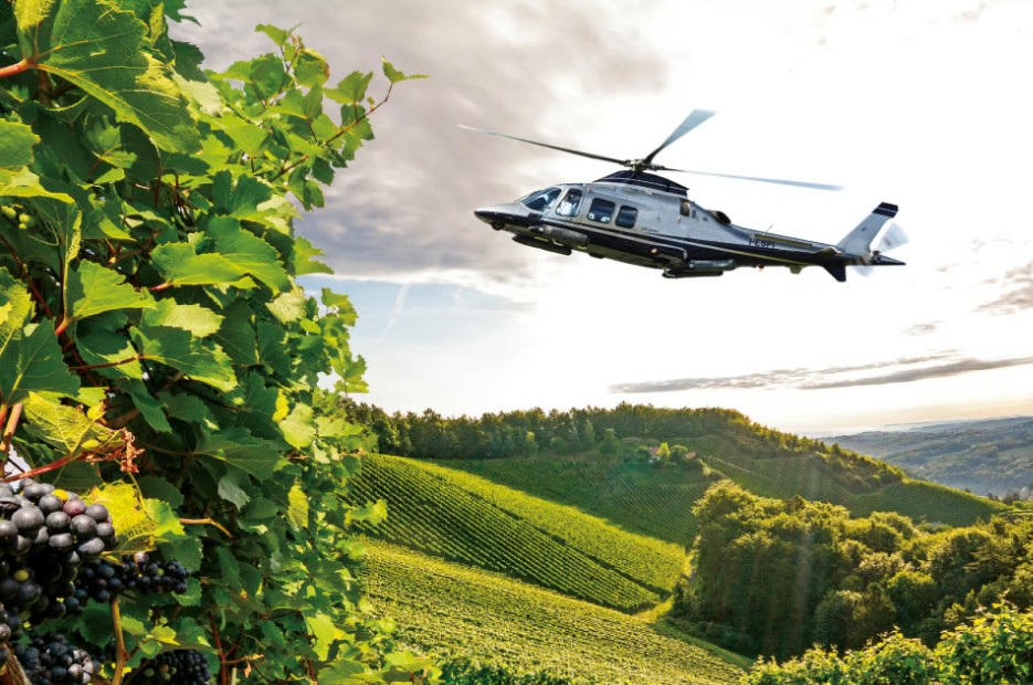 Tour in elicottero su San Gimignano con visita in cantina, degustazione di vini e pranzo toscano